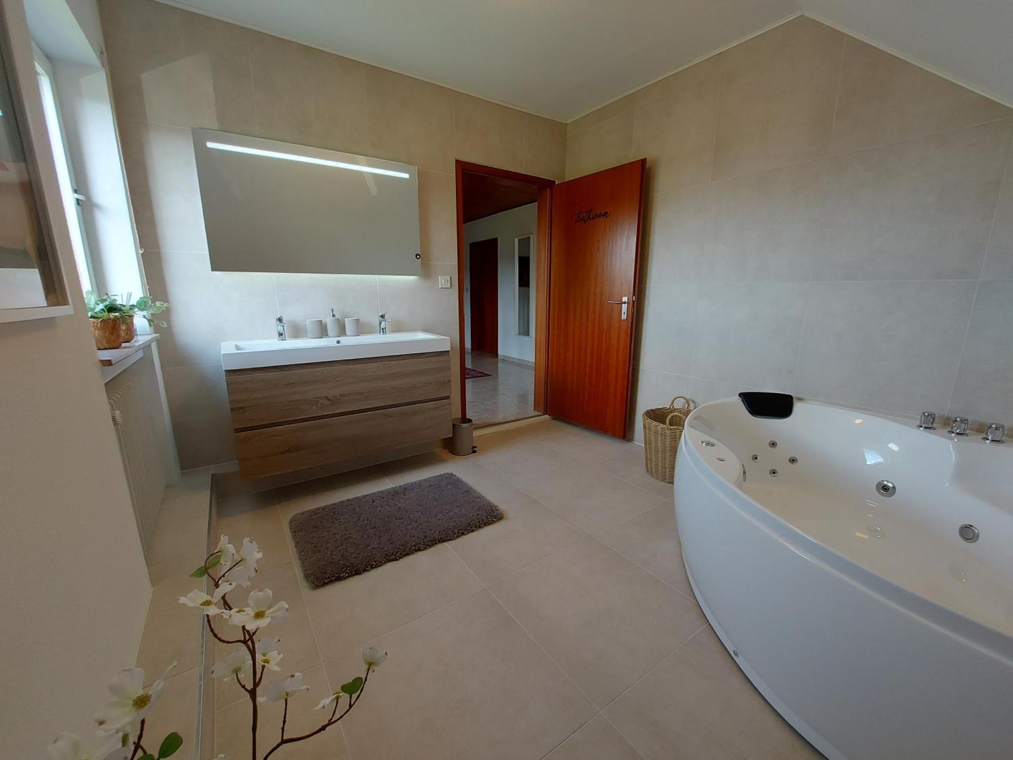 Ferienhaus Hescheld With Private Jacuzzi Хелентал Екстериор снимка